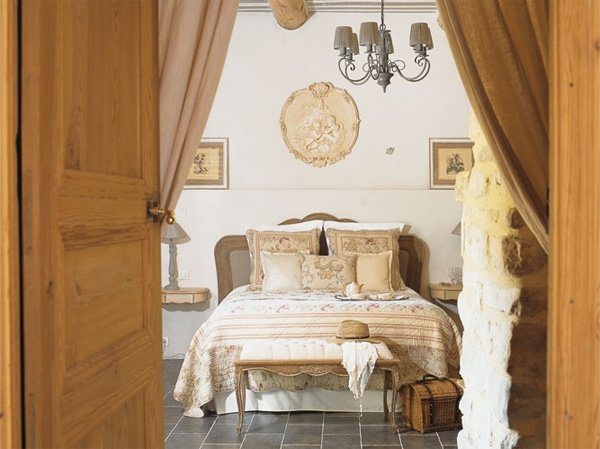 Спальня в стиле французской деревни