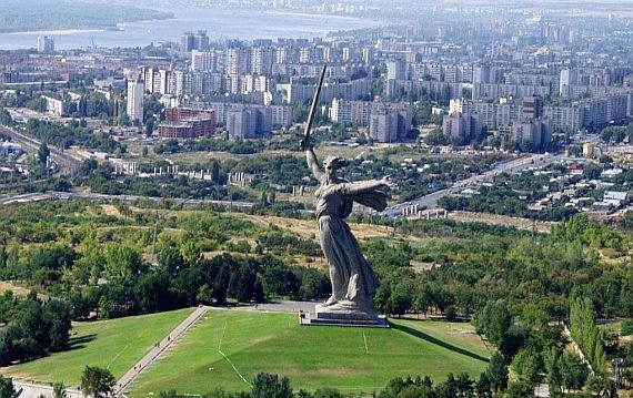 Монумент Родина-мать зовет в Волгограде