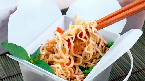 Азиатская еда в коробочках