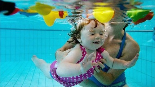 Как легко и быстро научить ребенка плавать